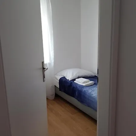 Dojazdowa Apartman *