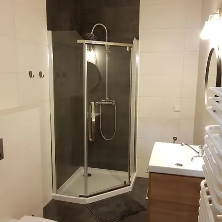 Dojazdowa Apartman *